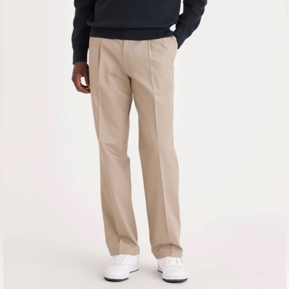 New Docker’s Men’s Pleated Front Khakis, Relaxed Fit D4 True Chino Size 36 x 34